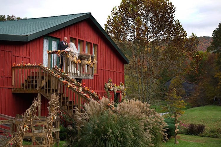 barn-wedding-venue-tennessee-honeysuckle-hills