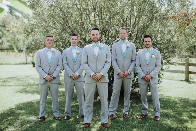 canada_rustic-barn-wedding_12