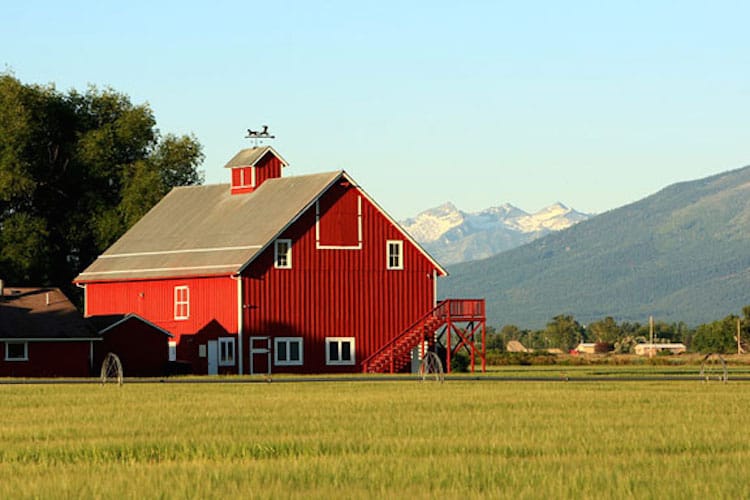 montana-barn-wedding-venue-bitterroot-cabins